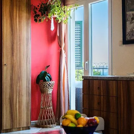 Alen & Deni Apartman Sutivan